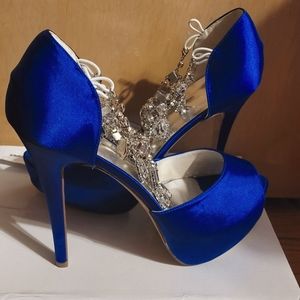 Size 9 , 4 inch Sapphire Blue heels